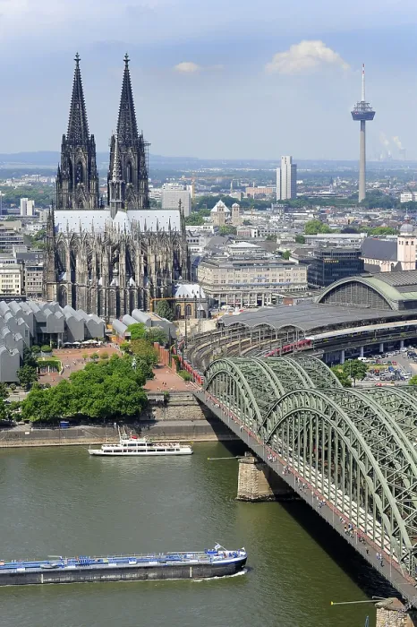 Framed Print : Cologne Cathedral, Museum Ludwig und Hohenzollernbrucke