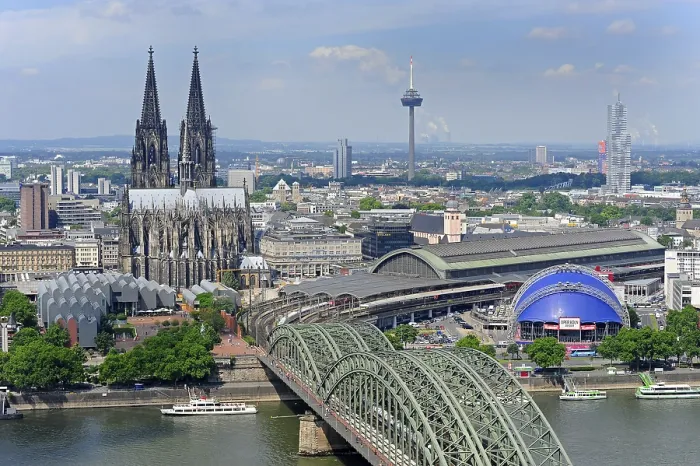 Framed Print : Cologne Cathedral, Museum Ludwig und Hohenzollernbrucke