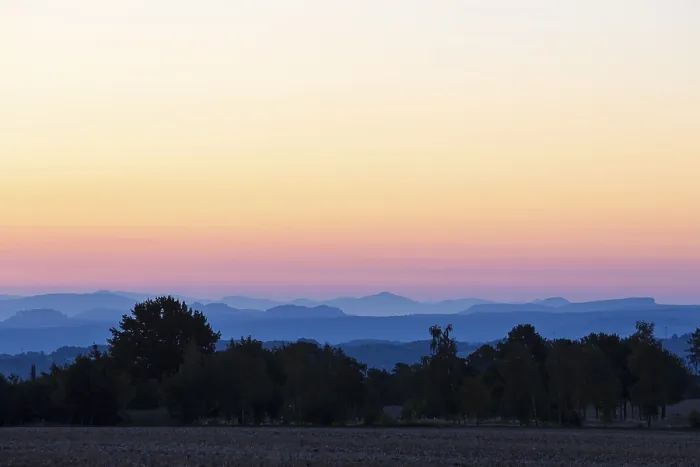 Framed Print : Colourful morning sky towards Saxon Switzerland seen from Lerchenberg