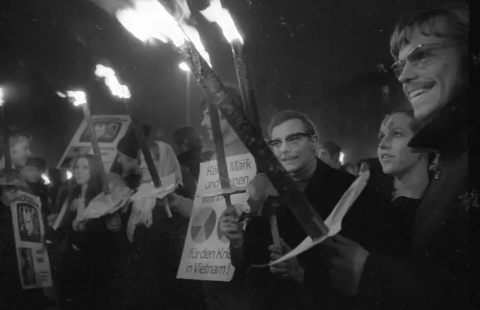 Framed Print : The communist-oriented SDAJ (Socialist Workers Youth of Germany) turned against the US war in 1968 in Hamburg Framed Print : The communist-oriented SDAJ (Socialist Workers Youth of Germany) turned against the US war in 1968 in Hamburg