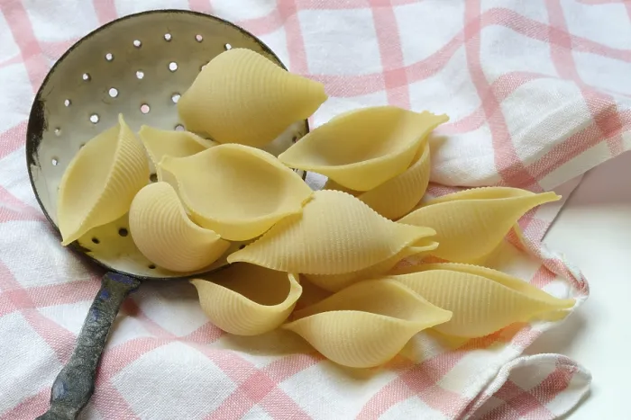 Framed Print : Conchiglione with sieve ladle, shell pasta, pasta