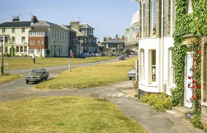 Framed Print : Constitution Hill und Queen Street, Southwold, Suffolk, England, UK Juli 197 Framed Print : Constitution Hill und Queen Street, Southwold, Suffolk, England, UK Juli 197