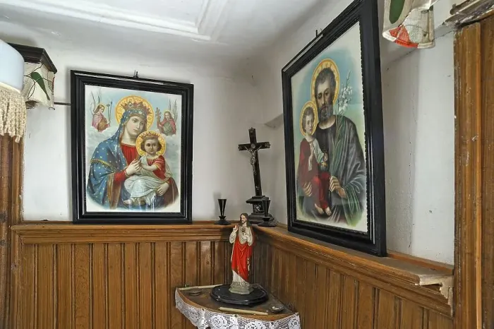 Framed Print : Corner with pictures of saints and a Christ figure in a parlour at the time around 1940 Framed Print : Corner with pictures of saints and a Christ figure in a parlour at the time around 1940