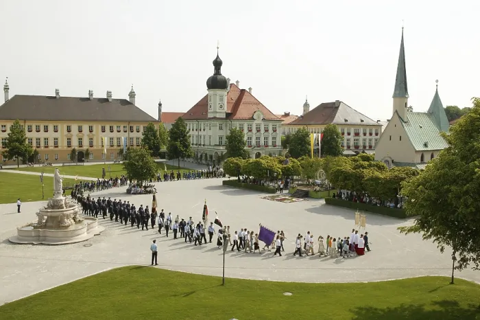 Framed Print : Corpus Christi procession at the Kapellplatz (Chapel Square)