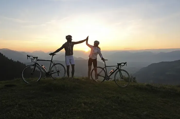 Framed Print : Couple with racing bikes, Kraftalm alp