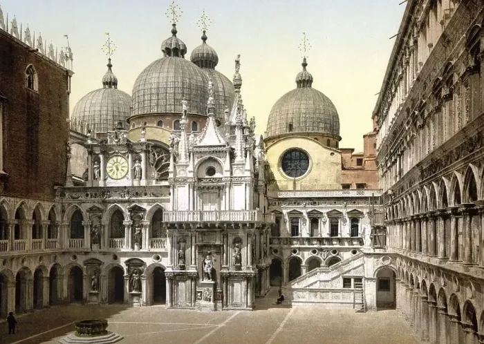 Framed Print : A court in the Doges Palace