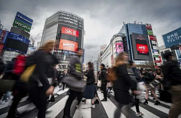 Framed Print : Crowd crossing zebra crossing on a large intersection
