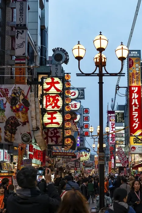 Framed Print : Crowd crowded in pedestrian zone with lots of illuminated advertising for restaurants and shopping centers