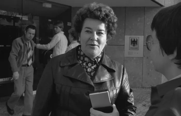 Framed Print : Crowd of unemployed at the Labour Office in 1982 on a morning