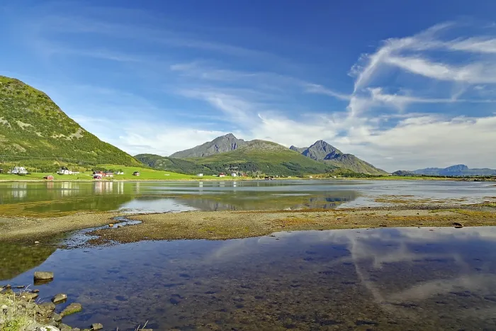 Framed Print : Crystal clear bay with shallow water