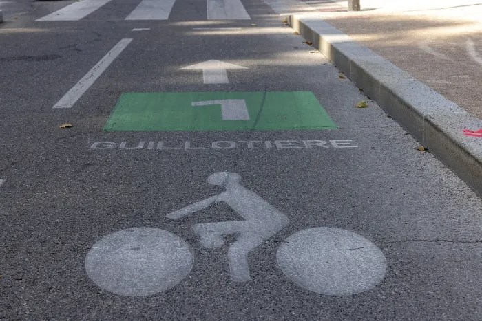 Framed Print : Cycle track no. 1 in the direction of Guillotiere