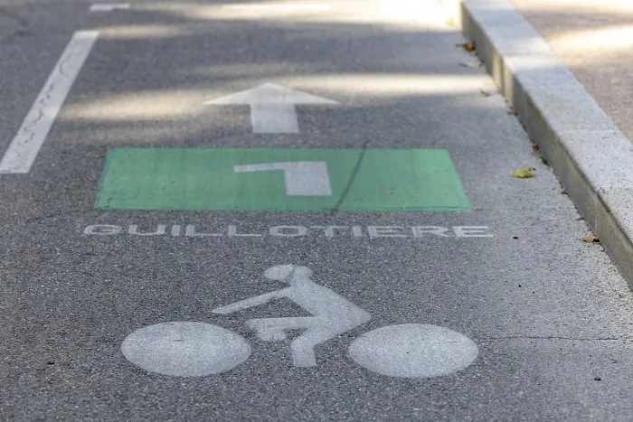 Framed Print : Cycle track no. 1 in the direction of Tete d'Or