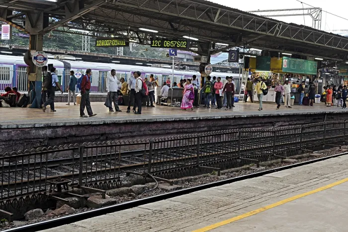 Framed Print : Dadar Railway Station, Mumbai, Maharashtra