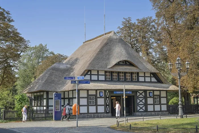 Framed Print : Dahlem Dorf underground station
