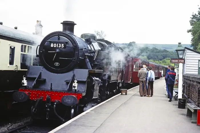 Framed Print : Dampfzug 81035 am Bahnsteig, North Yorkshire Moors Railway, Grosmont, North Yorkshire, England, UK Juni 1980