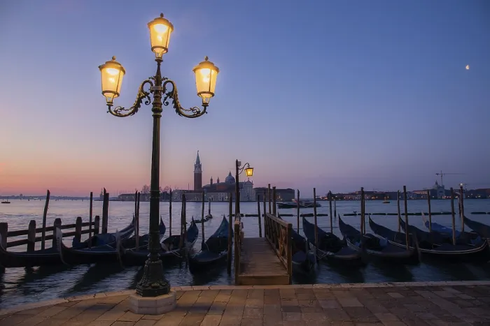 Framed Print : Dawn, Venetian gondolas with the church of San Giorgio Maggiore in the background