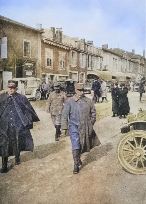 Framed Print : The defender of Verdun: General Petain (centre) on foot with General Joffre on his right