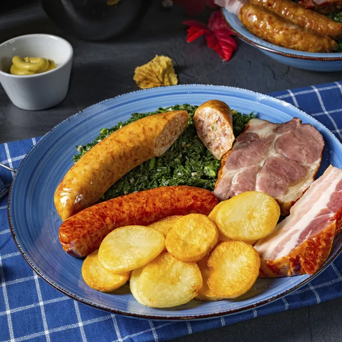 Framed Print : Delicious Oldenburg kale with Pinkelwurst sausage