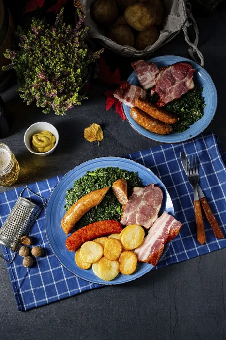 Framed Print : Delicious Oldenburg kale with Pinkelwurst sausage Framed Print : Delicious Oldenburg kale with Pinkelwurst sausage