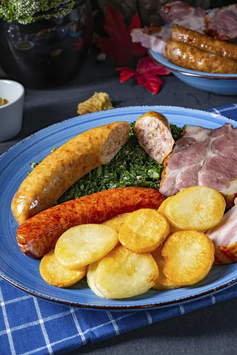 Framed Print : Delicious Oldenburg kale with Pinkelwurst sausage
