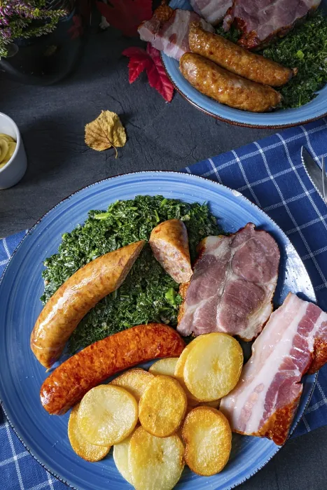 Framed Print : Delicious Oldenburg kale with Pinkelwurst sausage