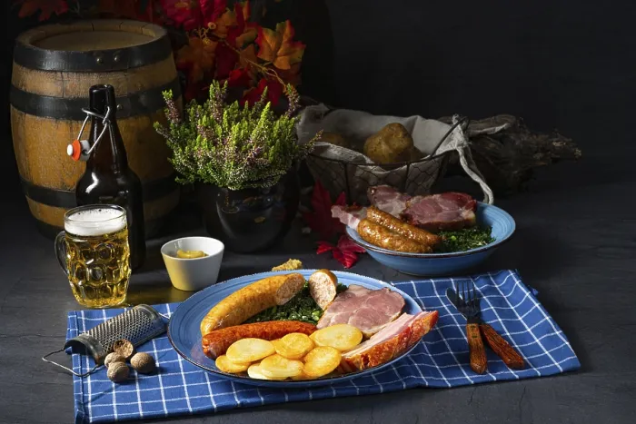 Framed Print : Delicious Oldenburg kale with Pinkelwurst sausage