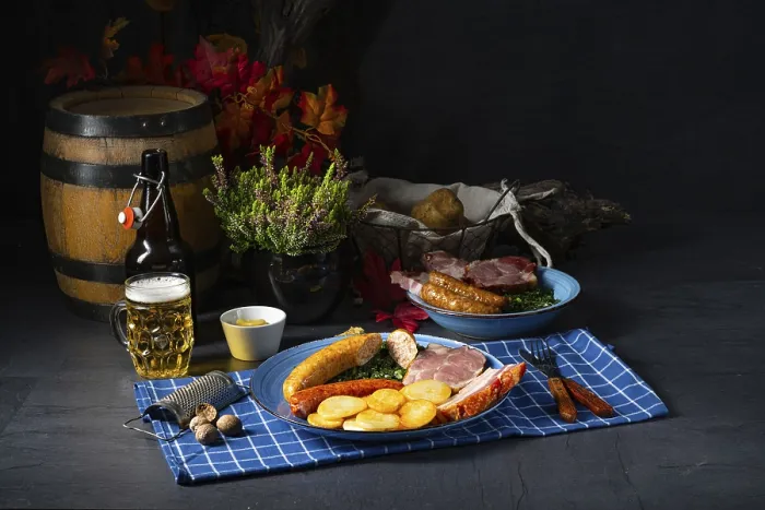 Framed Print : Delicious Oldenburg kale with Pinkelwurst sausage Framed Print : Delicious Oldenburg kale with Pinkelwurst sausage