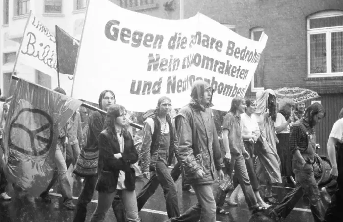 Framed Print : The demonstration of the peace movement against new nuclear missiles and the Natodoppel decision brought about 20 Framed Print : The demonstration of the peace movement against new nuclear missiles and the Natodoppel decision brought about 20
