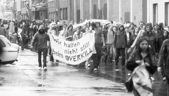 Framed Print : The demonstration of the peace movement against new nuclear missiles and the Natodoppel decision brought about 20
