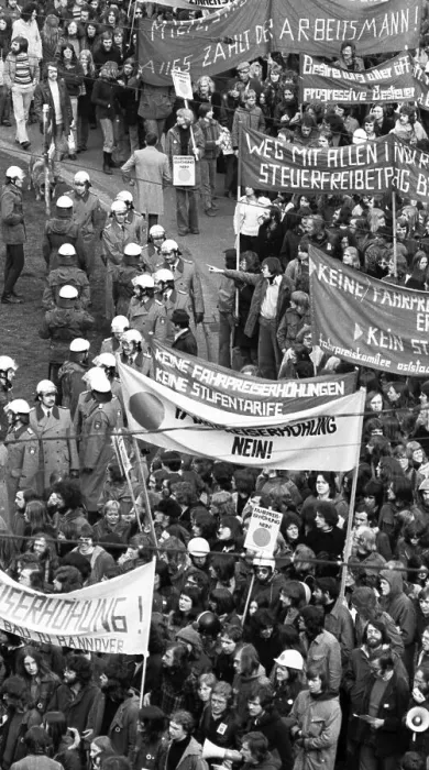 Framed Print : Demonstrations from 1-5 April 1975 in the centre of Hanover Framed Print : Demonstrations from 1-5 April 1975 in the centre of Hanover