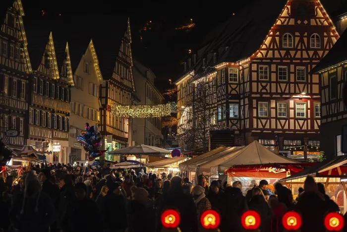 Framed Print : Densely packed crowd at an atmospherically illuminated Christmas market with half-timbered houses Framed Print : Densely packed crowd at an atmospherically illuminated Christmas market with half-timbered houses