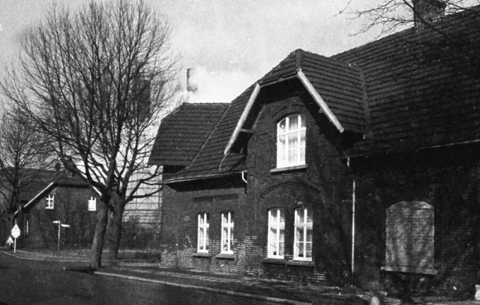 Framed Print : Despite the rather dilapidated condition of the colliery housing estate - here on 26 February 1973 in Bottrop - the RAG