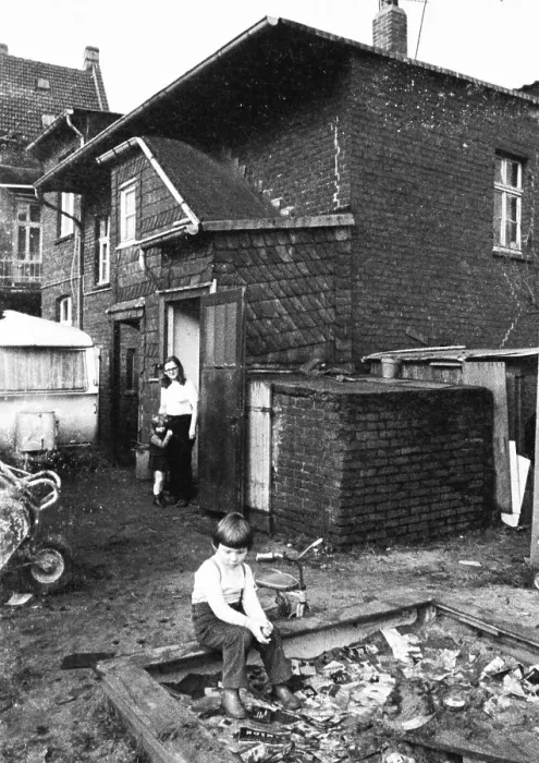 Framed Print : Despite the rather dilapidated condition of the colliery housing estate - here on 26 February 1973 in Bottrop - the RAG