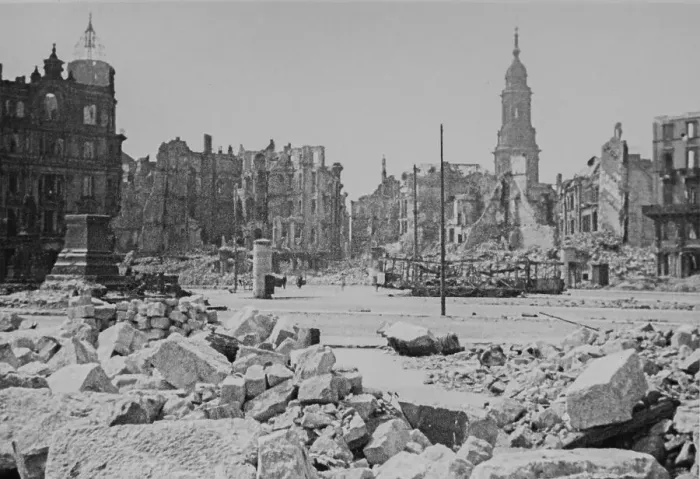 Framed Print : Destroyed Neumarkt with the Luter monument and the view to the Kreuzkirche Framed Print : Destroyed Neumarkt with the Luter monument and the view to the Kreuzkirche