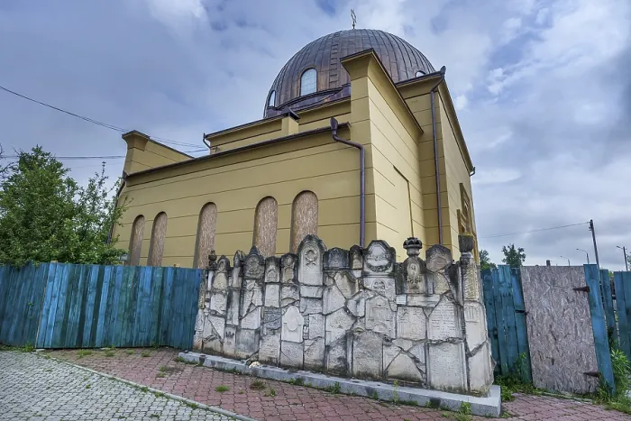 Framed Print : Destroyed synagogue under reconstruction