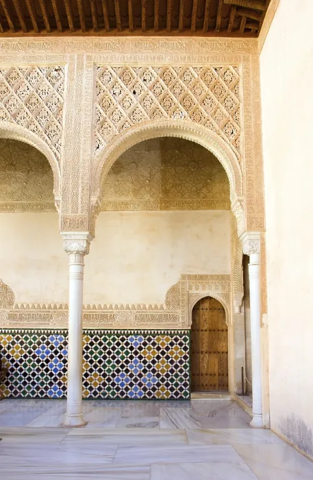 Framed Print : Details of patio de los Arrayanes (Court of the Myrtles) in Alhambra