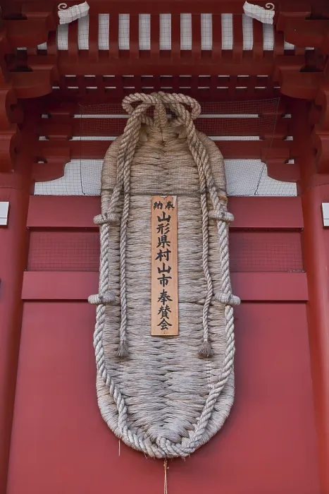 Framed Print : Details of the Senjo-ji Kannon Temple in Asakusa - Tokyo