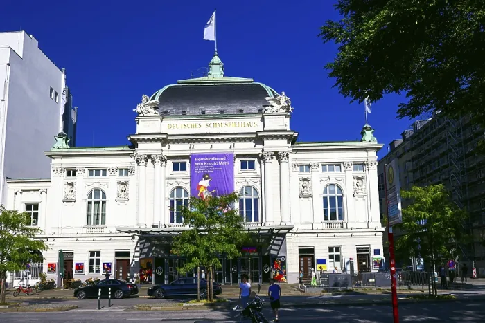 Framed Print : Deutsches Schauspielhaus in Hamburg Framed Print : Deutsches Schauspielhaus in Hamburg