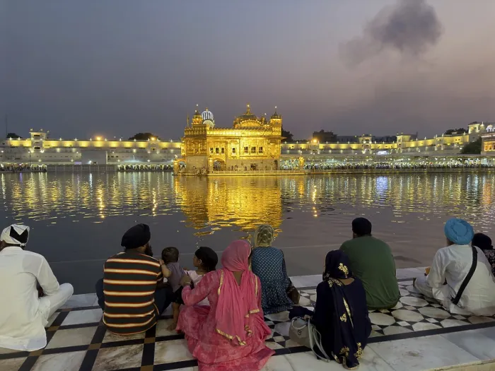 Framed Print : Devotees or pilgrims in front of the Harmandir Sahib or Hari Mandir (temple of God)