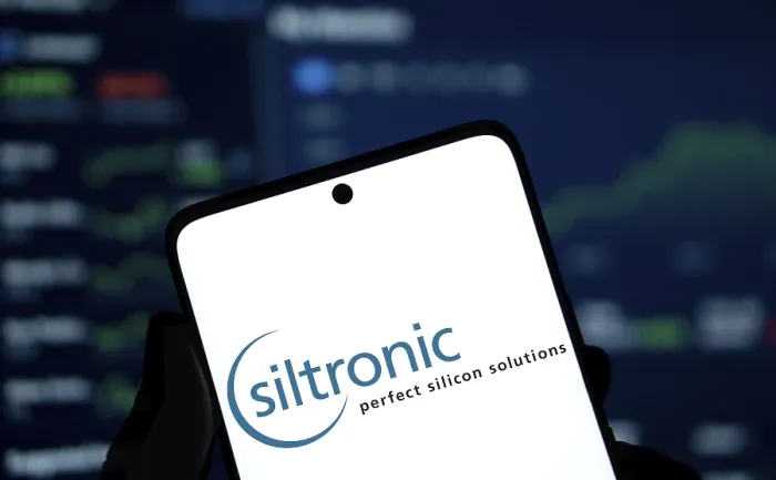 Framed Print : Dhaka, Bangladesh- Siltronic AG logo is displayed on smartphone Framed Print : Dhaka, Bangladesh- Siltronic AG logo is displayed on smartphone