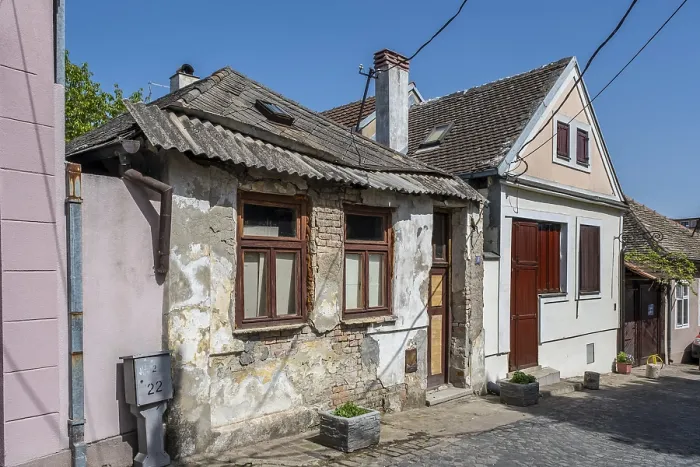 Framed Print : Dilapidated small house in an old town alley