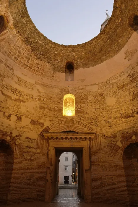 Framed Print : Diocletian's Palace, Vestibule