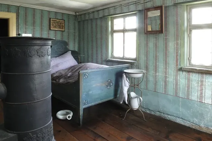 Framed Print : Discharge room with stove and bed 1911