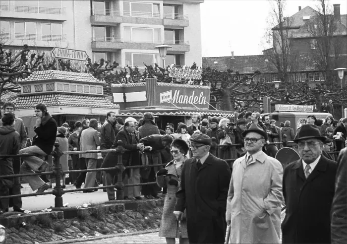 Framed Print : The displacement of a Rhine bridge turned into a public festival in Duesseldorf on 07