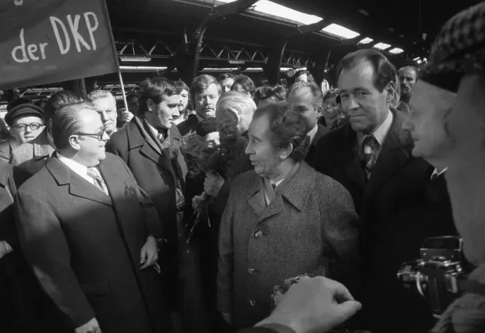Framed Print : DKP functionaries received a delegation of the Central Committee of the SED on 18 March 1976 on the platform of