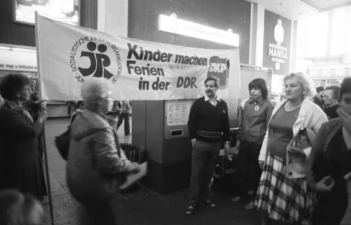 Framed Print : The DKP's own children's organisation Junge Pioniere sends children to the GDR for recreation Framed Print : The DKP's own children's organisation Junge Pioniere sends children to the GDR for recreation