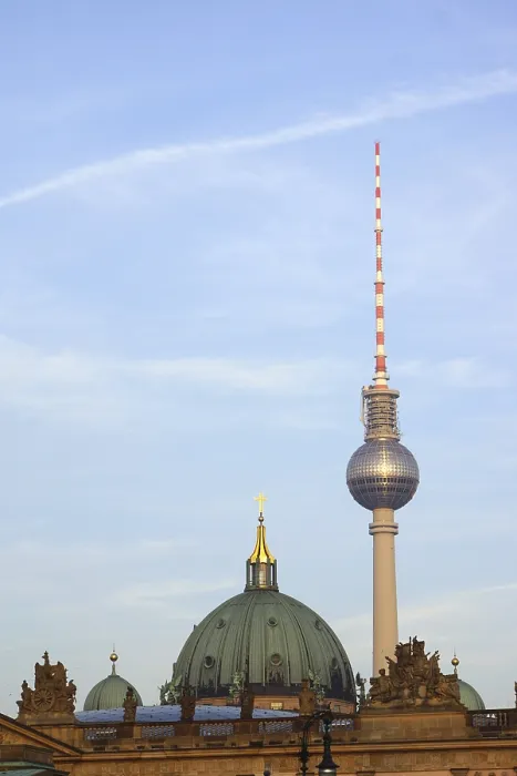 Framed Print : Domes of the Berlin Cathedral, behind it the television tower at Alexanderplatz