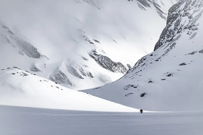 Framed Print : Dramatic atmosphere, Ski tourers in the vast landscape