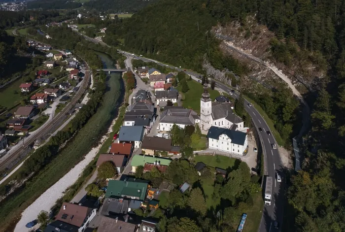 Framed Print : Drone image, river Traun, view of town with parish church Framed Print : Drone image, river Traun, view of town with parish church
