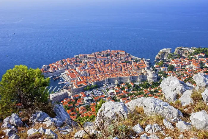 Framed Print : Dubrovnik Old Town on the Adriatic Sea in Croatia Framed Print : Dubrovnik Old Town on the Adriatic Sea in Croatia